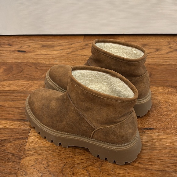 Dolce Vita Cozy Lined Chunky Platform Mini Boots - Picture 9 of 13